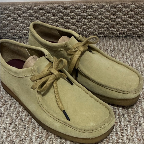 Clark’s Original’s Wallabees Low Tan Suede - Picture 2 of 6